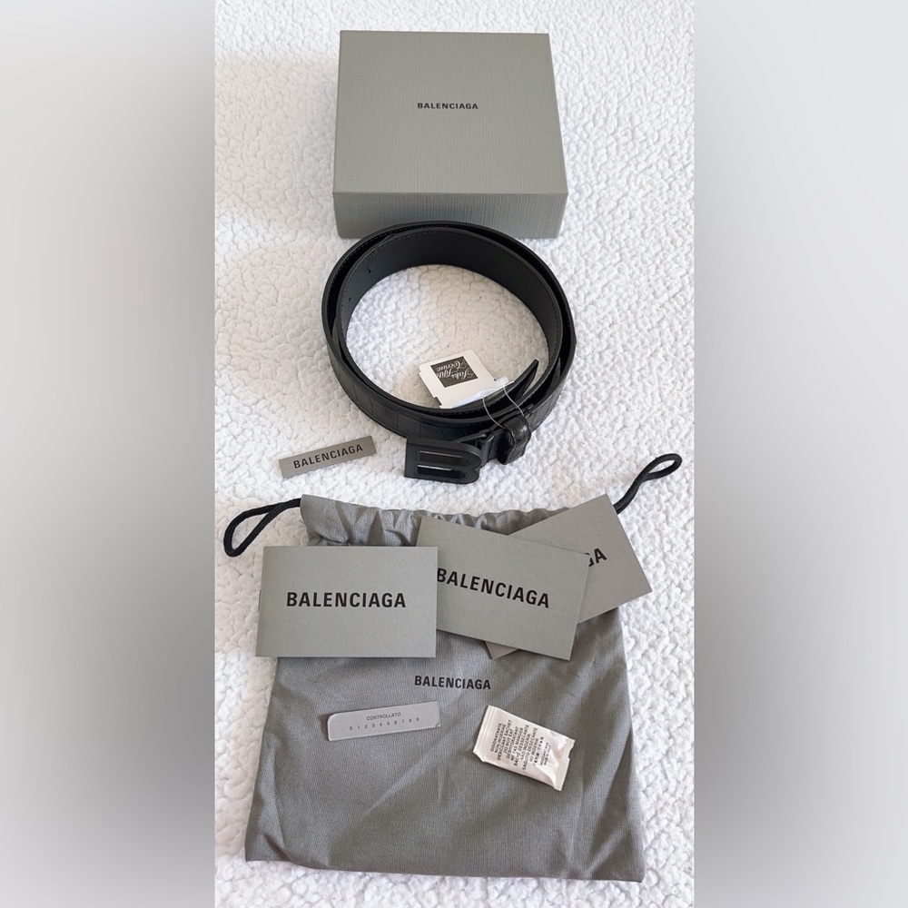 Balenciaga Men's BB Logo crocodile embossed Leather Belt - Picture 15 of 16